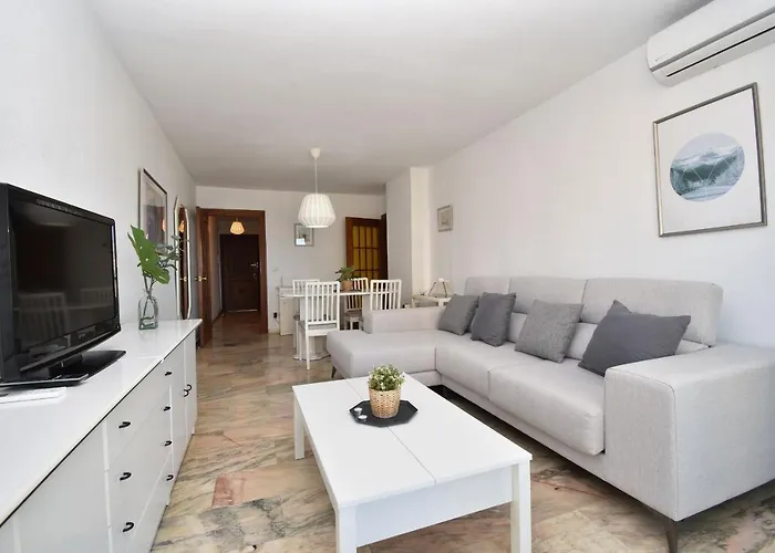 Vistas Al Mar Y Piscina アパート フエンヒロラ