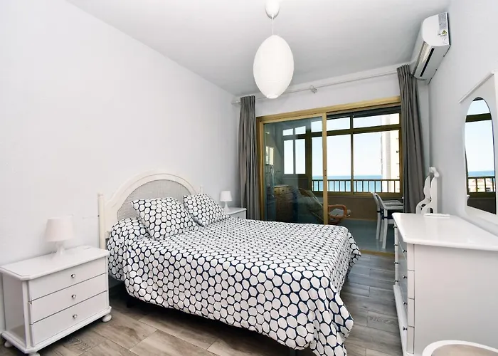 Vistas Al Mar Y Piscina アパート